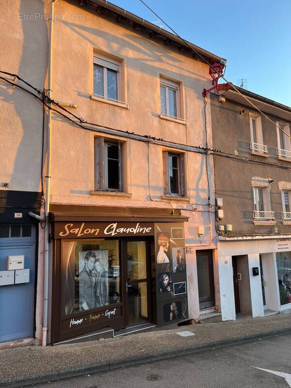 Appartement à COURS-LA-VILLE