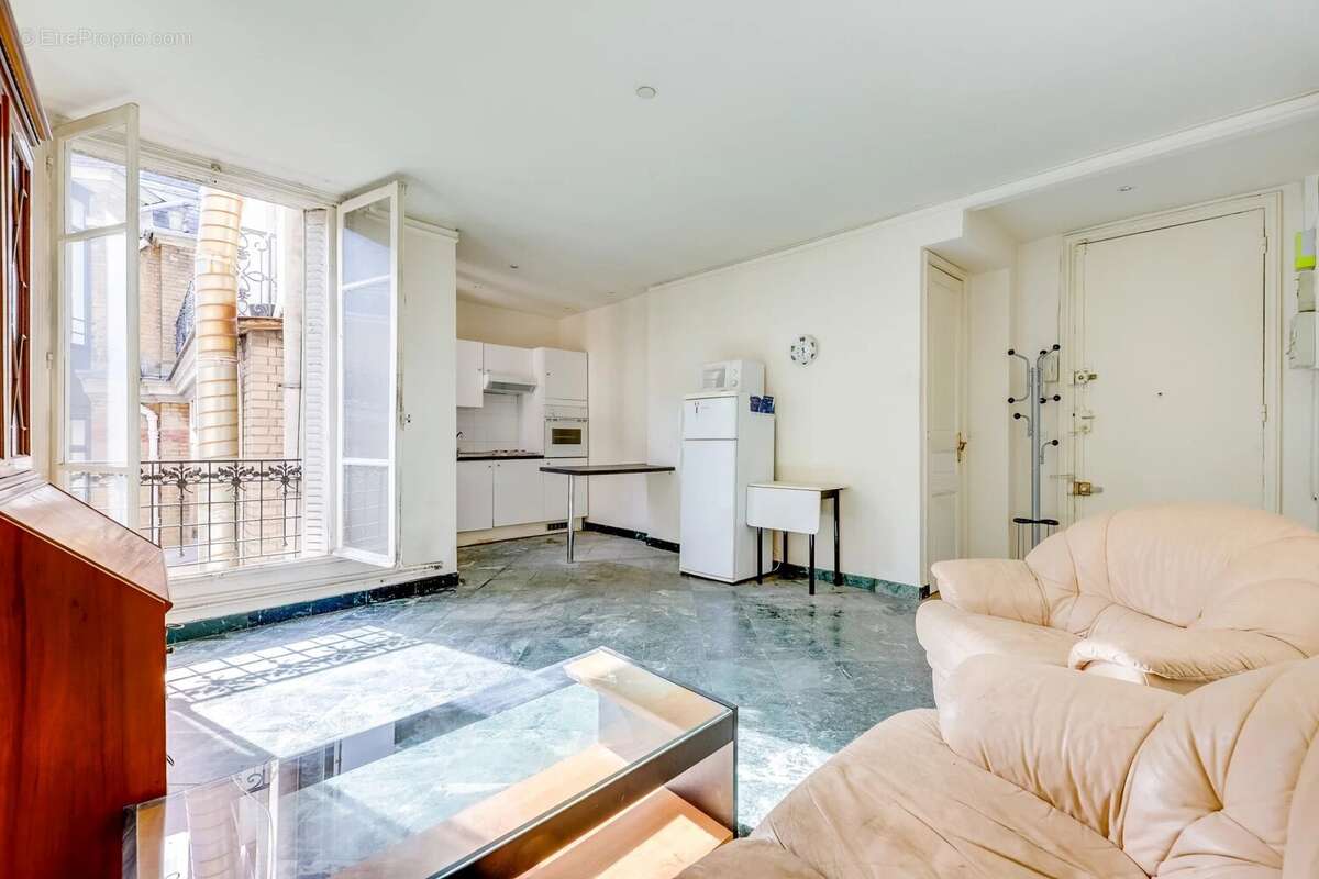 Appartement à PARIS-8E