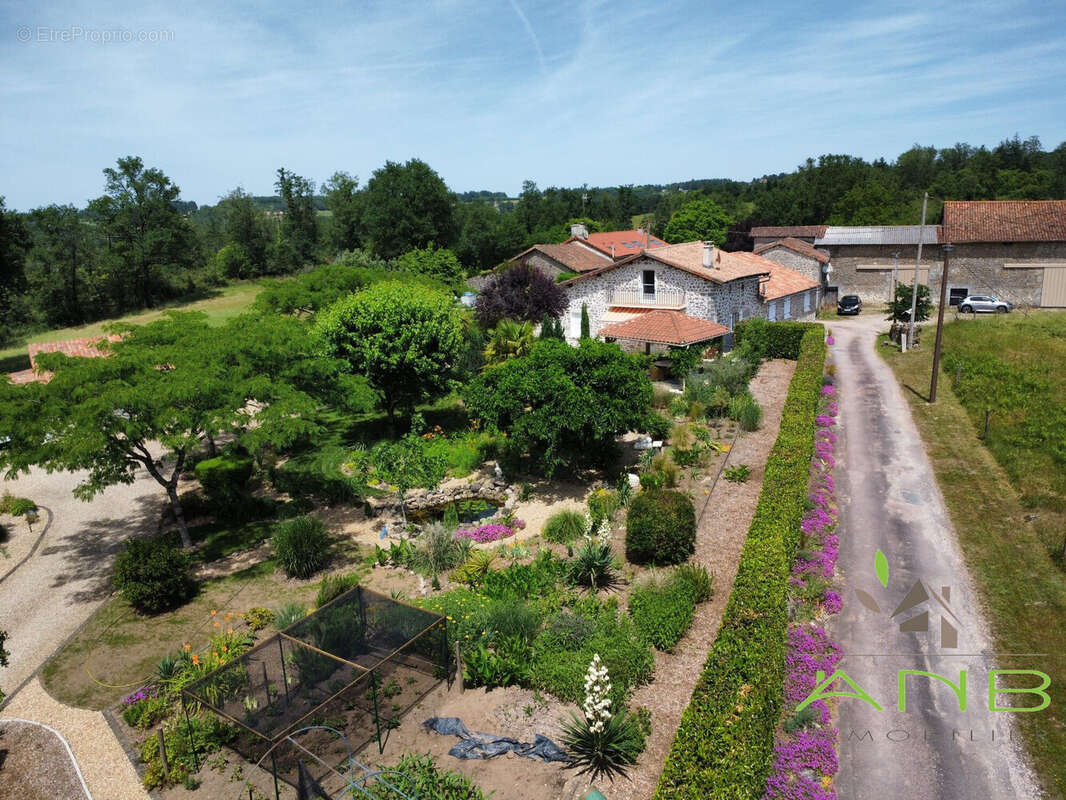 Maison à BUSSEROLLES