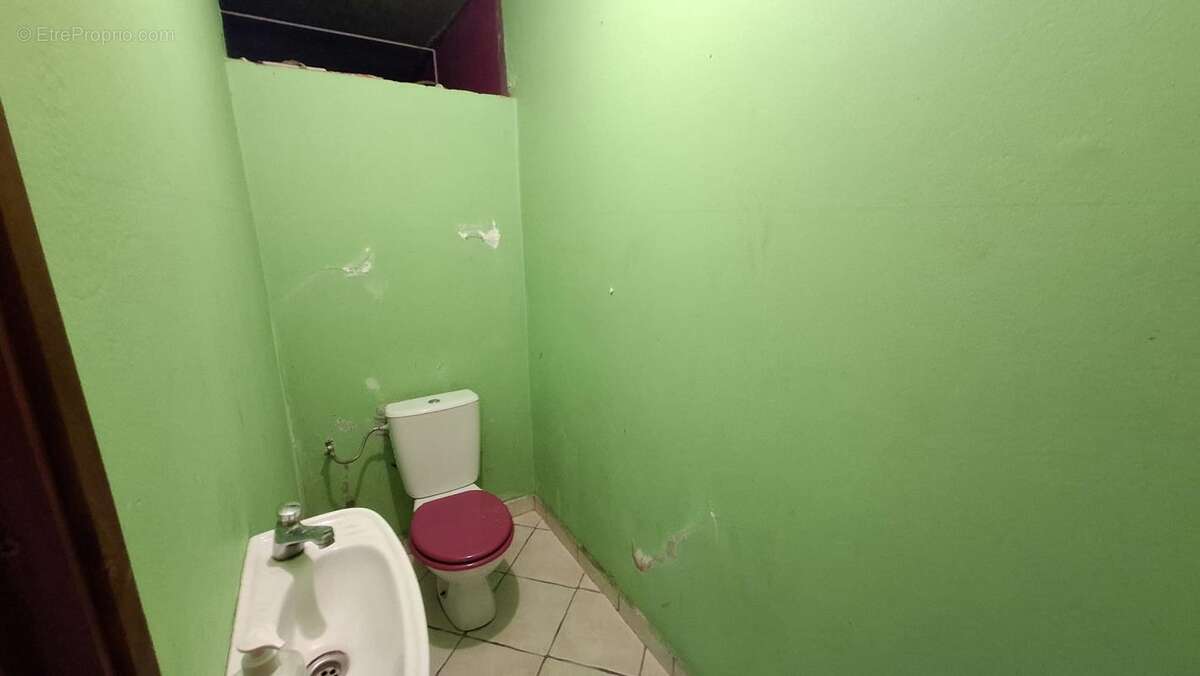 A VENDRE : Villa 2 T2 et 1 T4 (Vieux Habitants - 97119) - photo 32