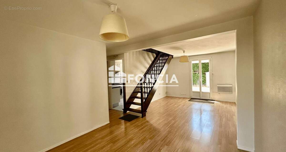 Maison à SAINT-JEAN-DE-BRAYE