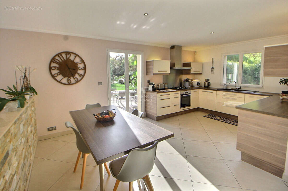 Maison à VAUX-SUR-SEINE