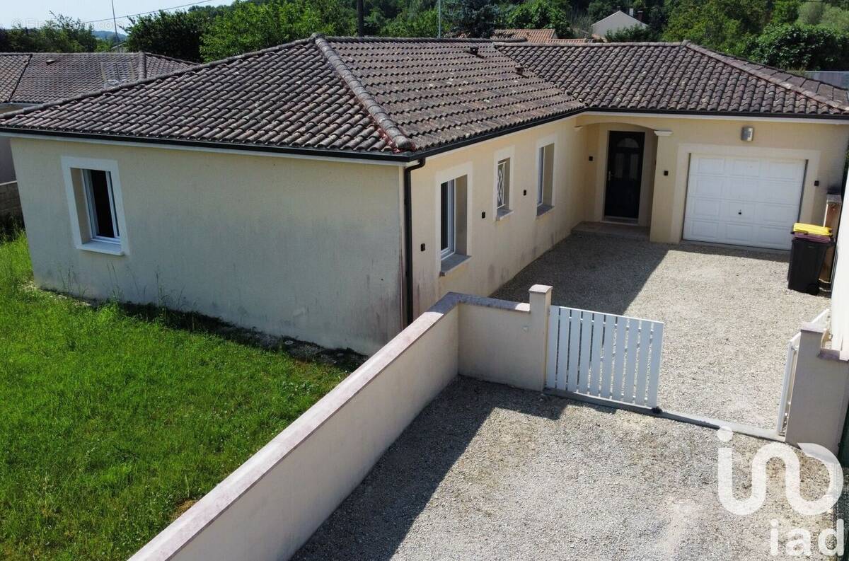 Photo 1 - Maison à LA COURONNE