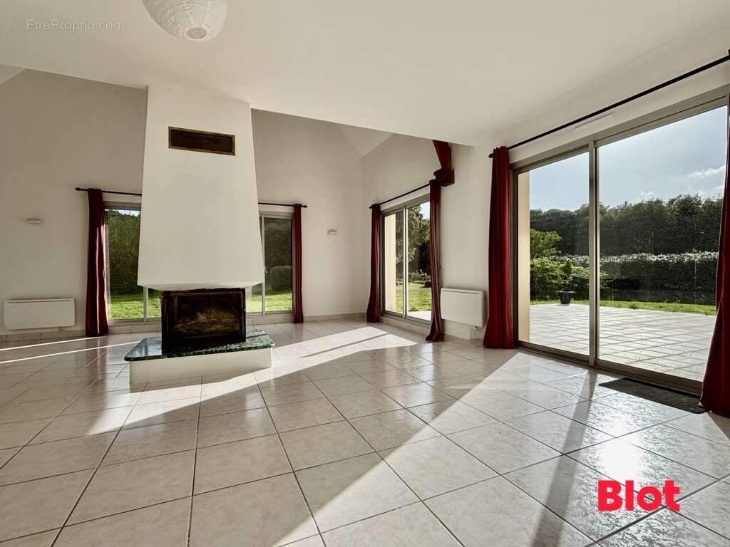 Maison à LA TURBALLE