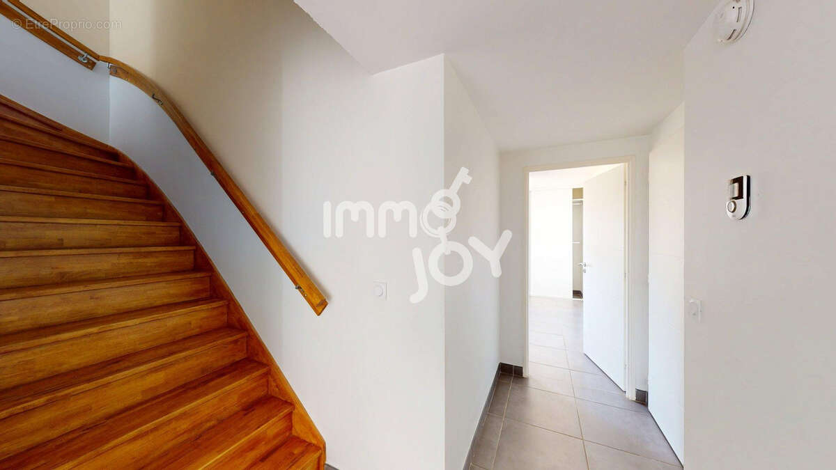 Villa 4 chambres 2017- 105 m2 habitable Terrain 445m2 - Suite parentale RDC - Garage - photo 13