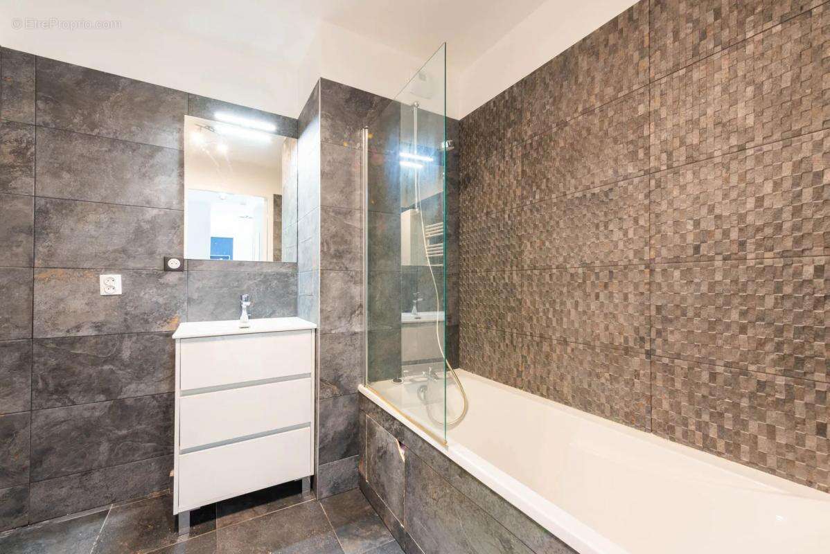 Appartement à COURBEVOIE