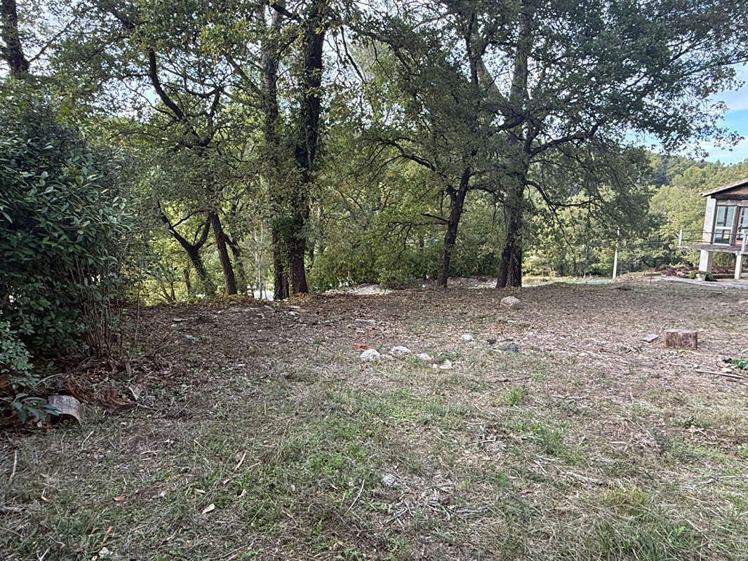 Terrain à LA ROQUE-D&#039;ANTHERON