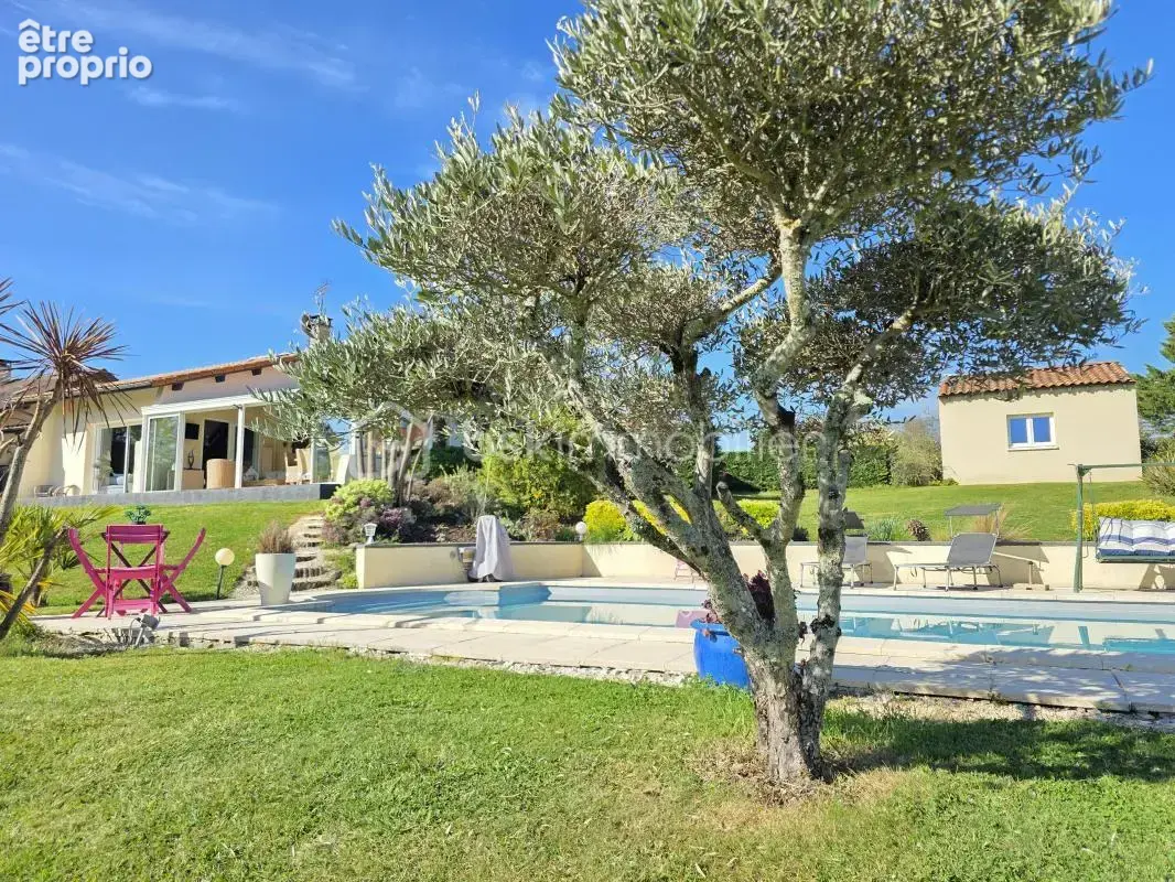 Maison aubiac 152 m² - garage- piscine-veranda- jardin 4800 m² - photo 3