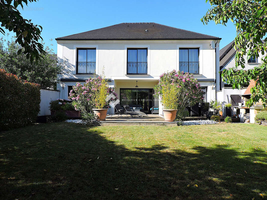 Maison à CHAMPS-SUR-MARNE
