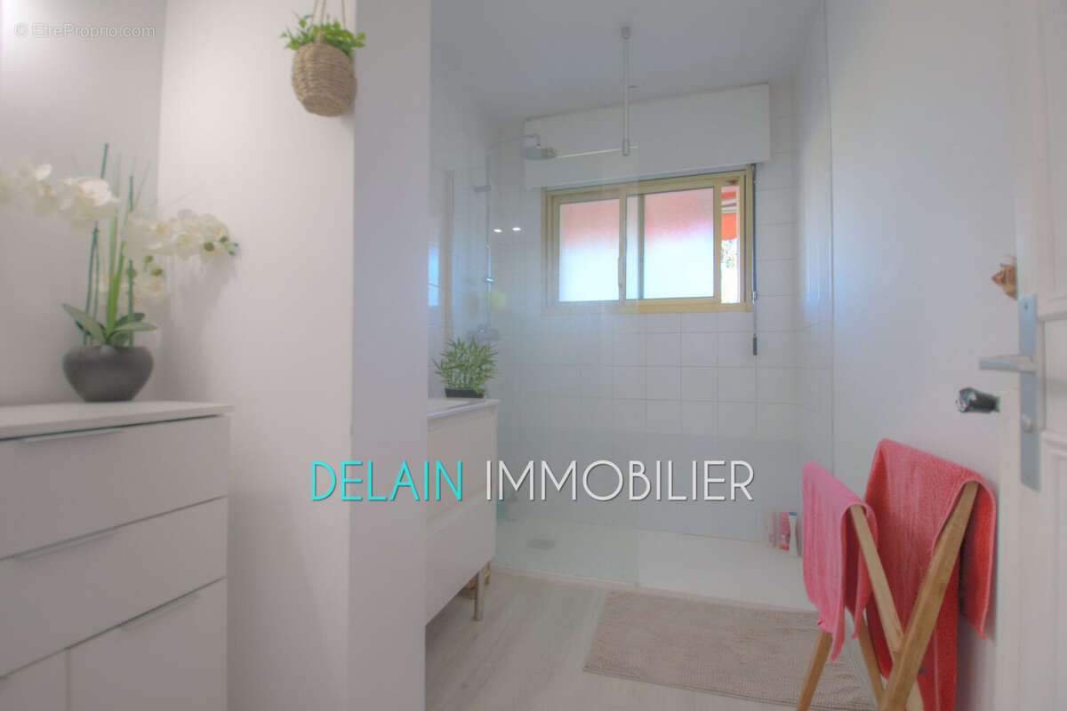 Appartement à SAINT-LAURENT-DU-VAR