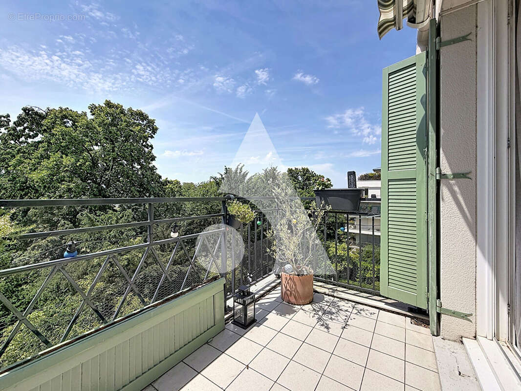 Appartement Rueil Malmaison 3 pièce(s) 70.2 m2 - photo 2