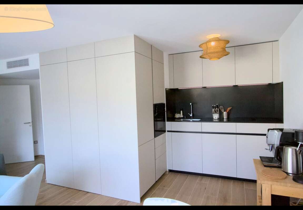 Appartement à vendre 2 pièces  dernier étage terrasse ascenseur et garage AIX EN PROVENCE (13) - photo 7