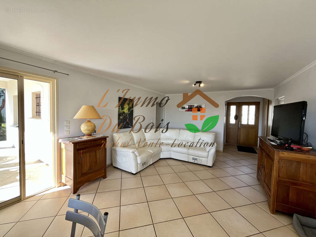 Maison à CHAMPAGNE