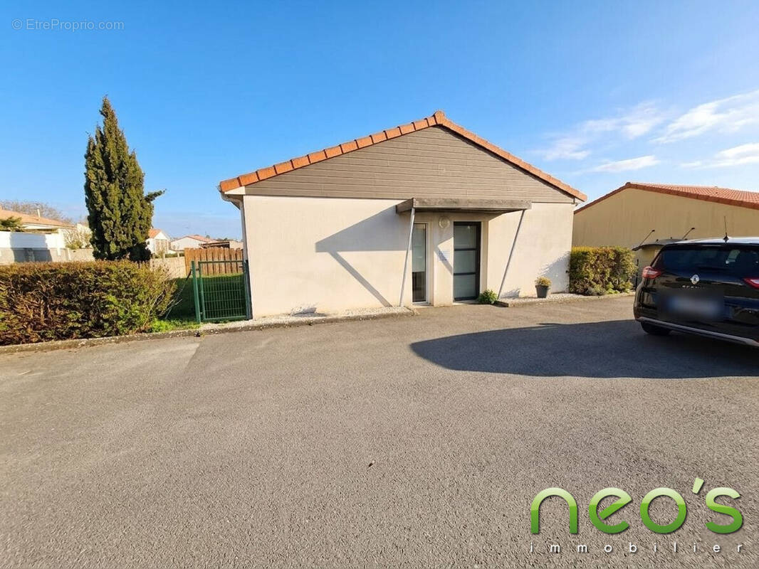 Commerce à SAINT-LAURENT-SUR-SEVRE