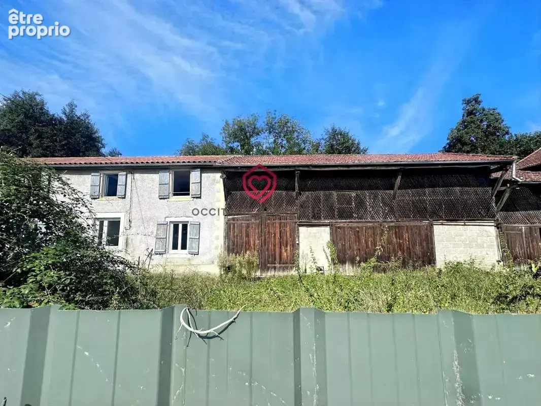 Propriété de caractère à rénover avec dépendances - photo 2