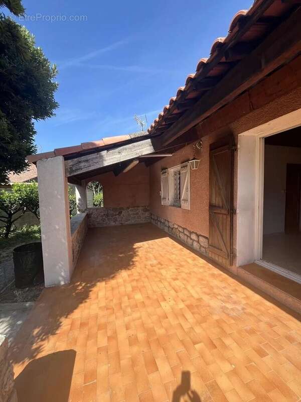 Maison à SAINT-VICTORET