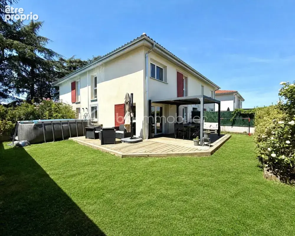 GENAS - Maison de ville récente au calme avec 3 chambres - photo 2