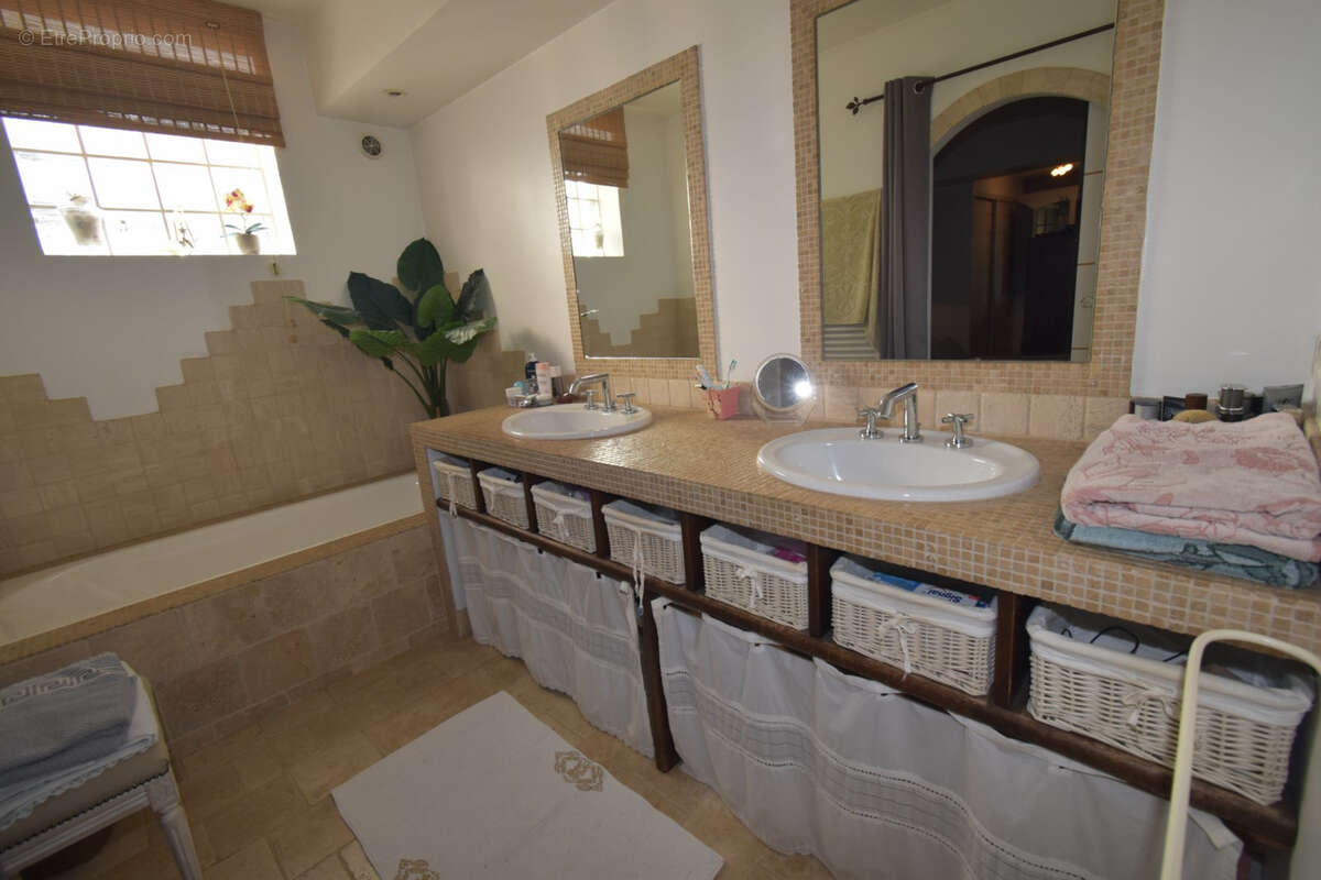 Maison à PLAN-DE-LA-TOUR