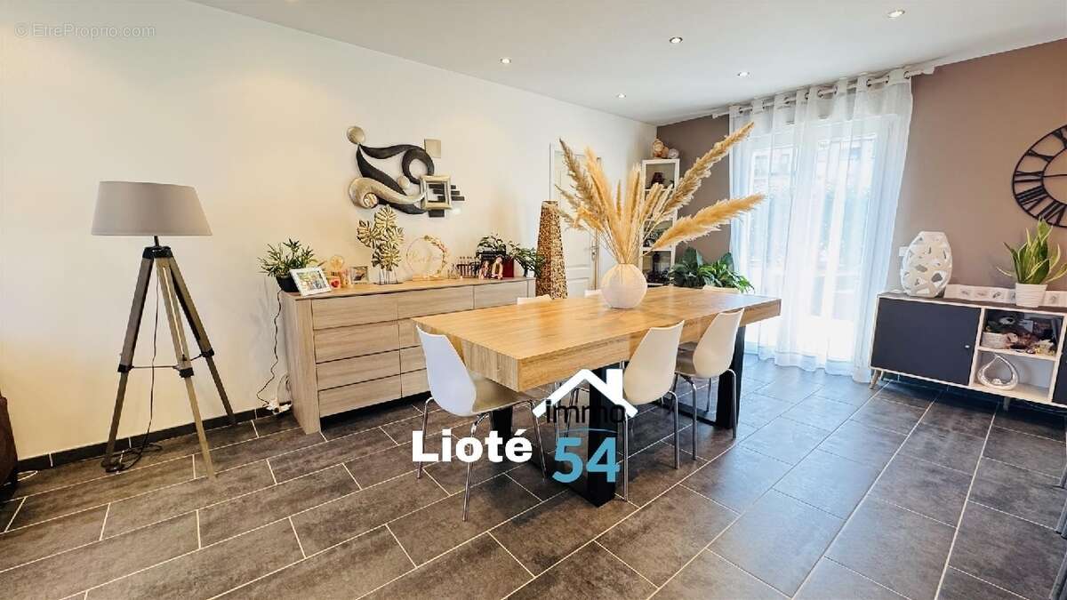 Maison à CREVECHAMPS