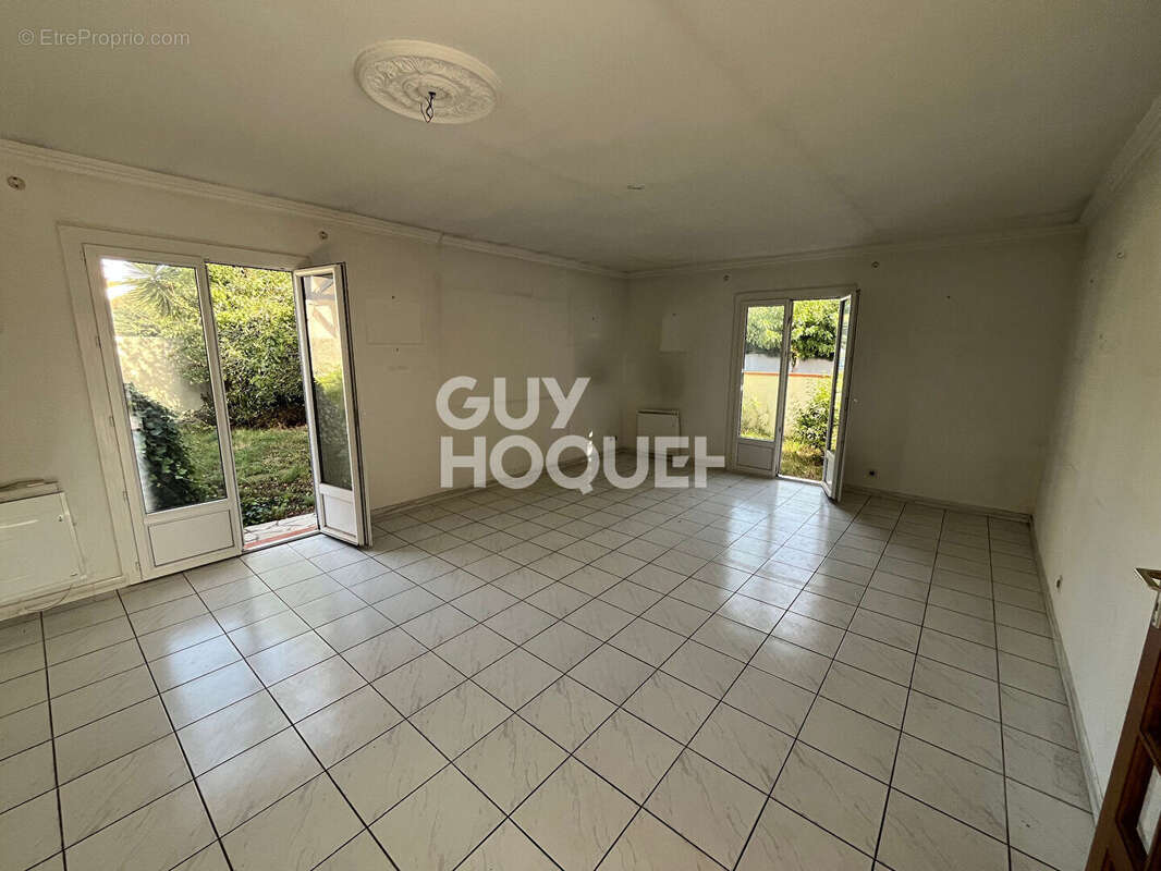 Maison à VILLENEUVE-DE-LA-RAHO