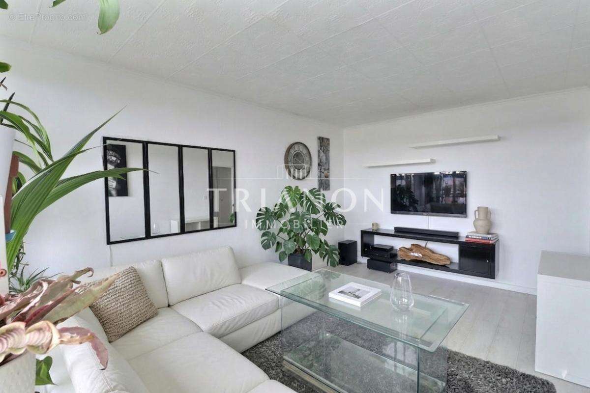 Appartement à LES CLAYES-SOUS-BOIS
