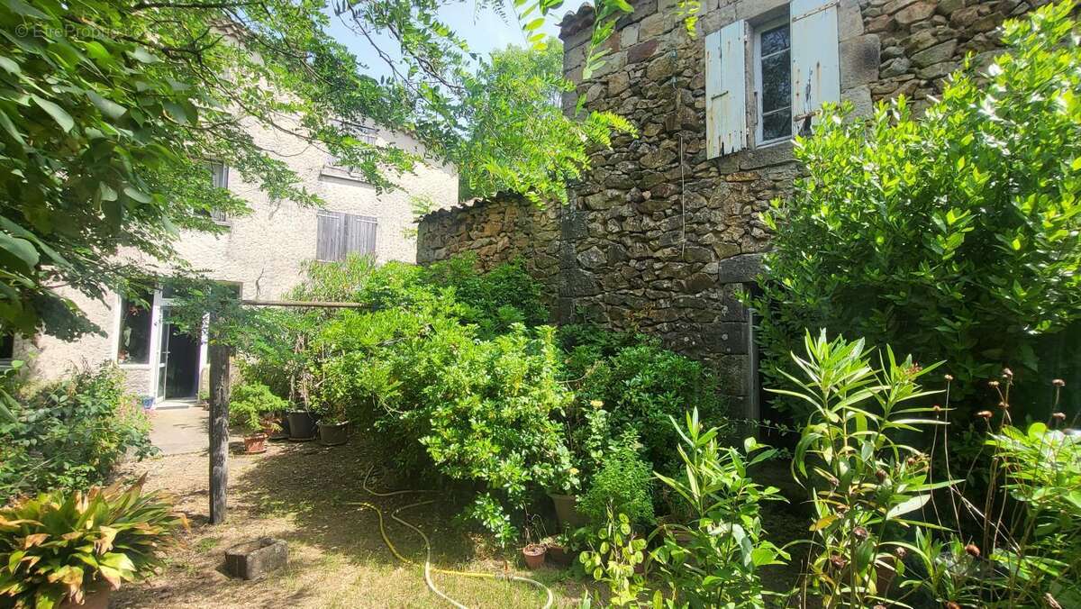 Mas avec dépendances et bergerie - photo 2
