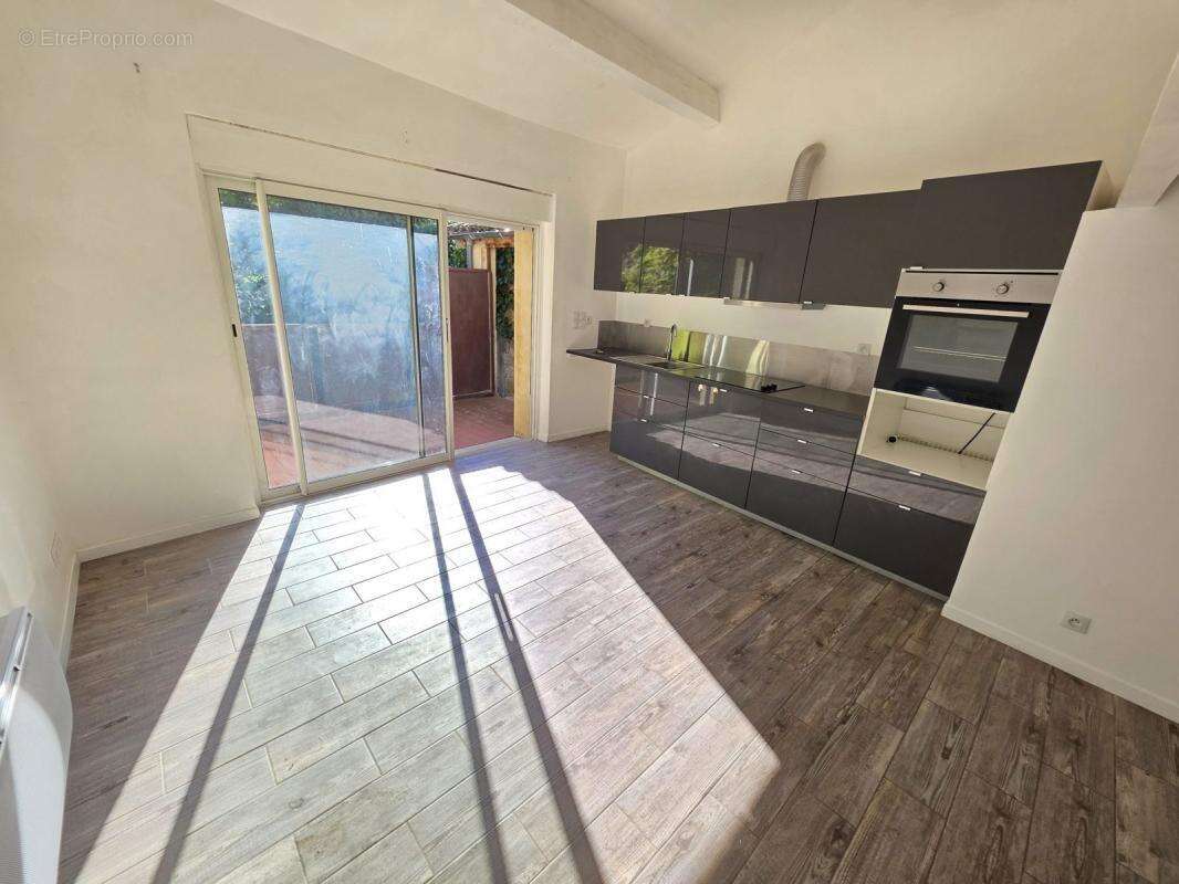 Appartement à MONTAREN-ET-SAINT-MEDIERS