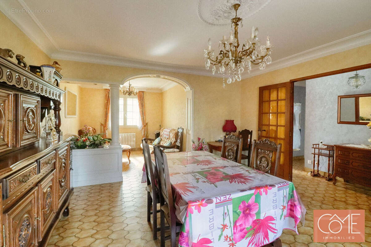 Maison à MONTREUIL-SUR-ILLE