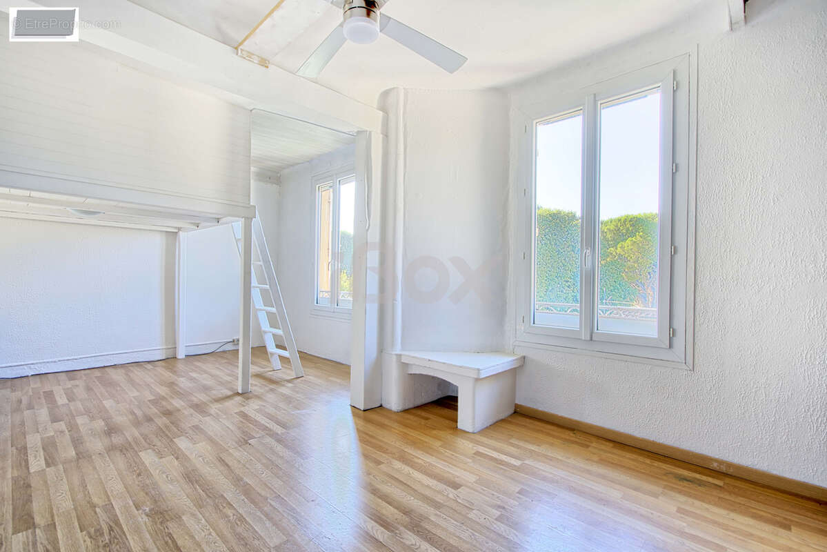 Toulon - claret /  valbourdin - studio de 31 m2 en dernier etage - photo 3