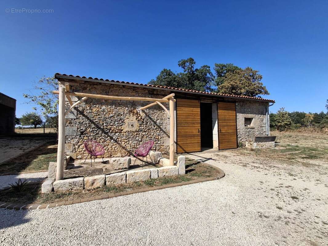 Maison 136 m² à Chasseneuil-Sur-Bonnieure  - photo 3