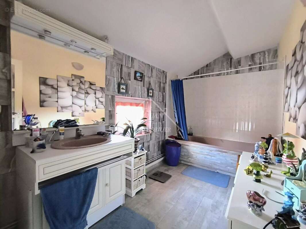 Maison à SAINT-ELOY-LES-MINES