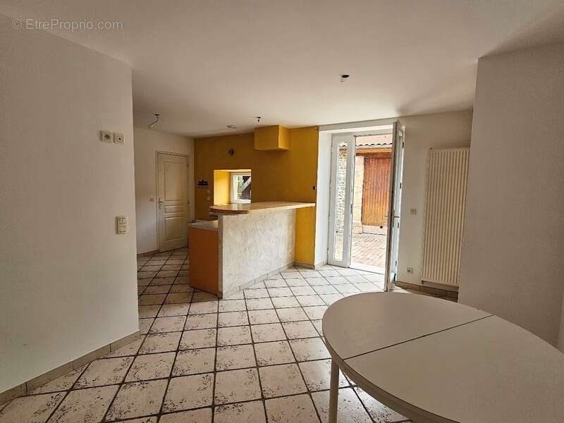 Maison 176 m² habitables - jardin - cour - grange  CHAURIAT (63) - photo 8