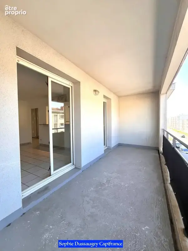 À vendre – Bel appartement 3 pièces avec grande loggia – Bordeaux Chartrons / Bassins à Flot - photo 2