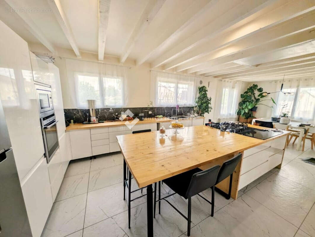 Maison 253 m² à Buxerolles  - photo 3