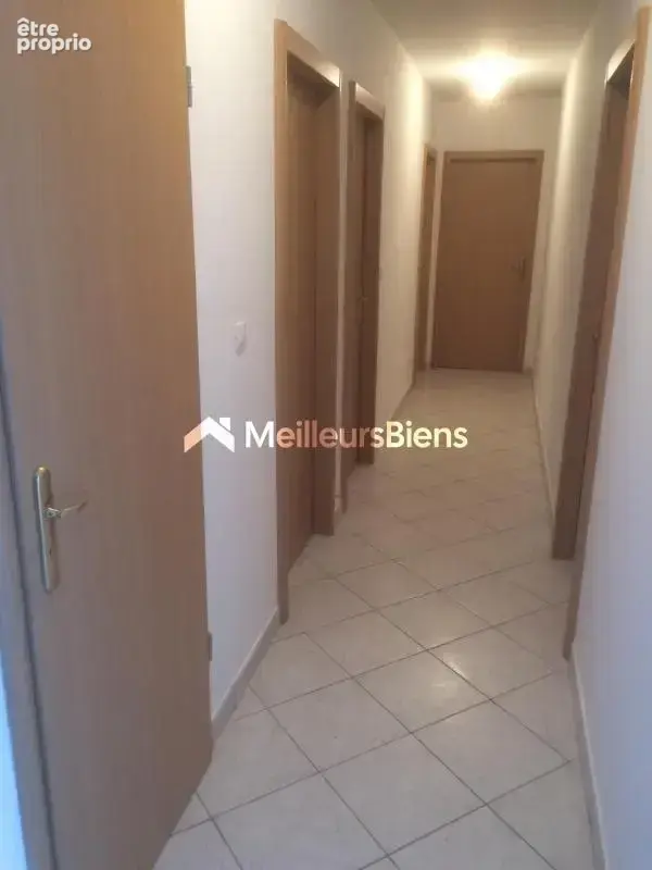 Maison plain-pied avec double garage et terrain - photo 5