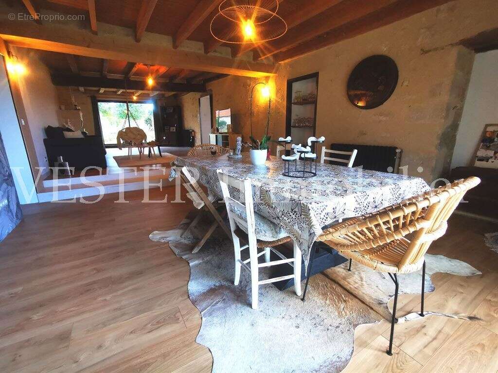 Maison de 250 m², avec 2300m² de terrain et piscine - photo 6