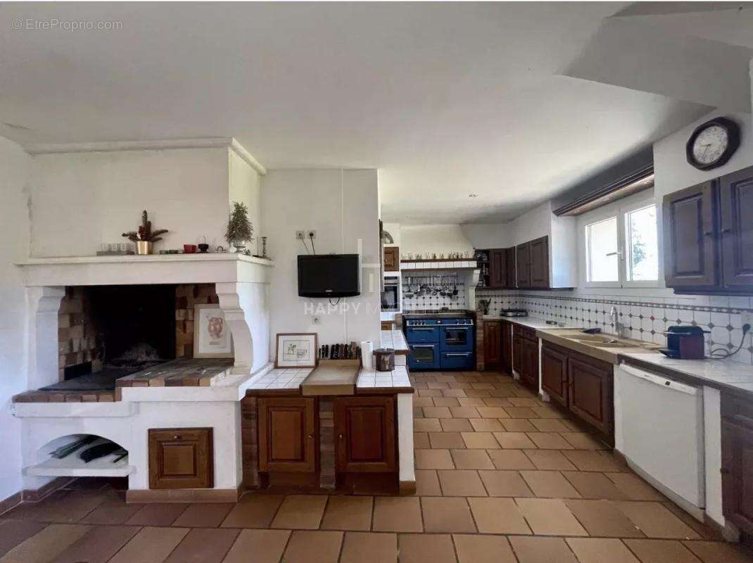 Mas familial sur 8000m2 de terrain à Arles - photo 13