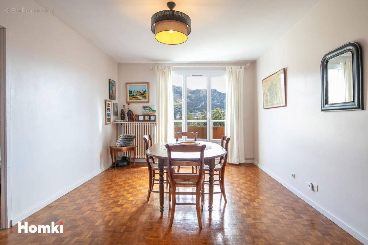 Appartement à FONTAINE