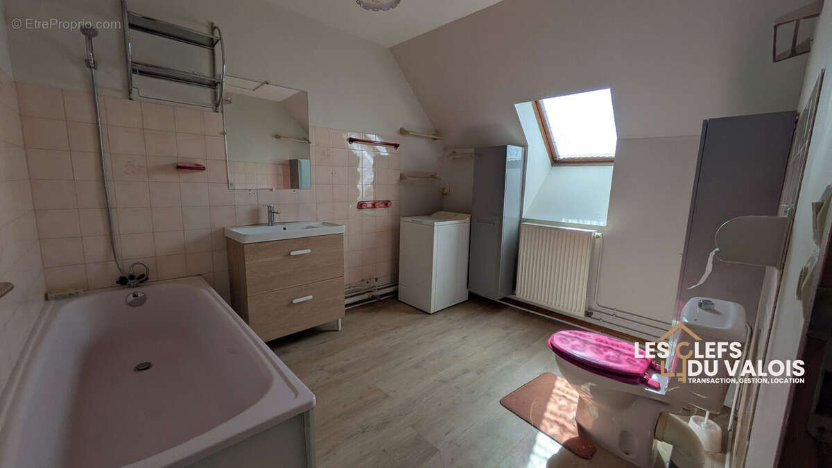 salle de bains - Maison à CREPY-EN-VALOIS