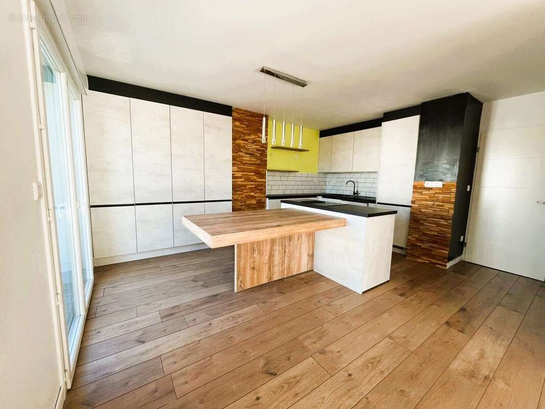 Appartement à SARTROUVILLE
