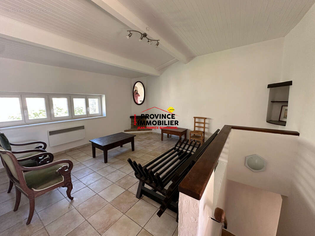 Maison 158 m² à Reauville  - photo 3
