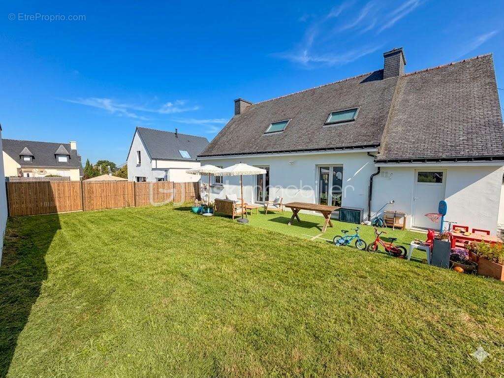 MERIADEC - A deux pas des commerces - Maison de 125 m2 rénovée sur près de 500 m2 de terrain - 4 chambres - photo 2
