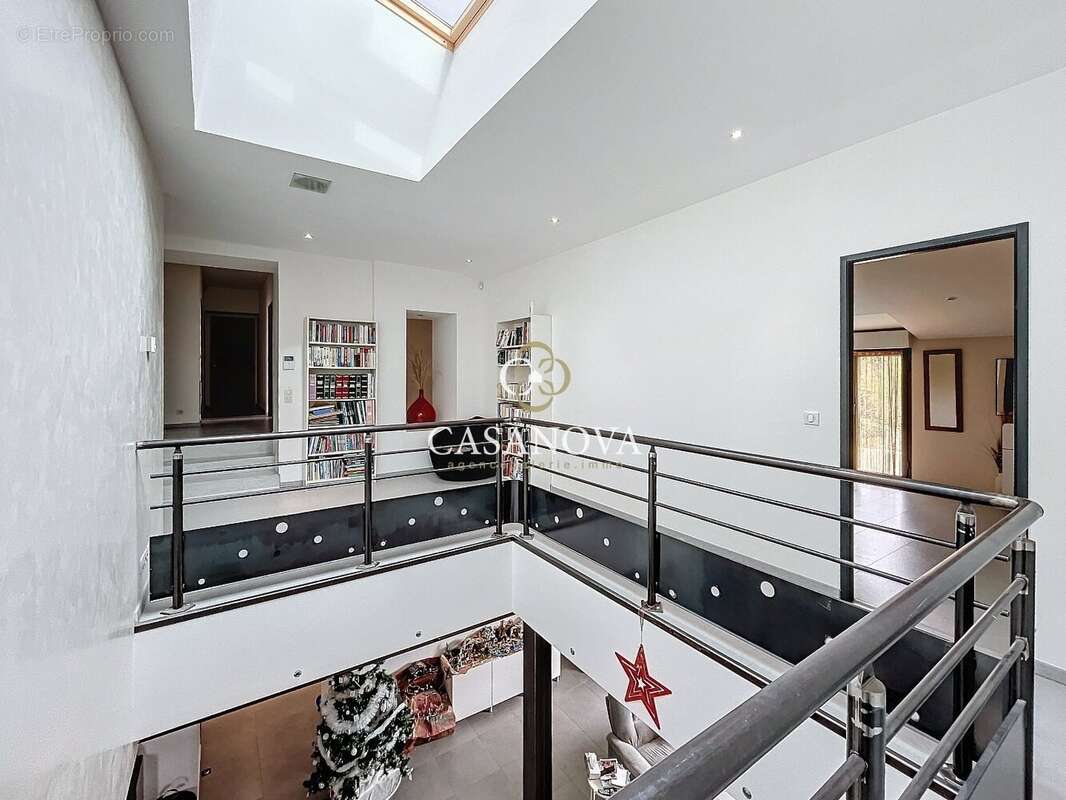 Maison de charme rénovée esprit loft avec piscine et volumes généreux  Pézenas - photo 10
