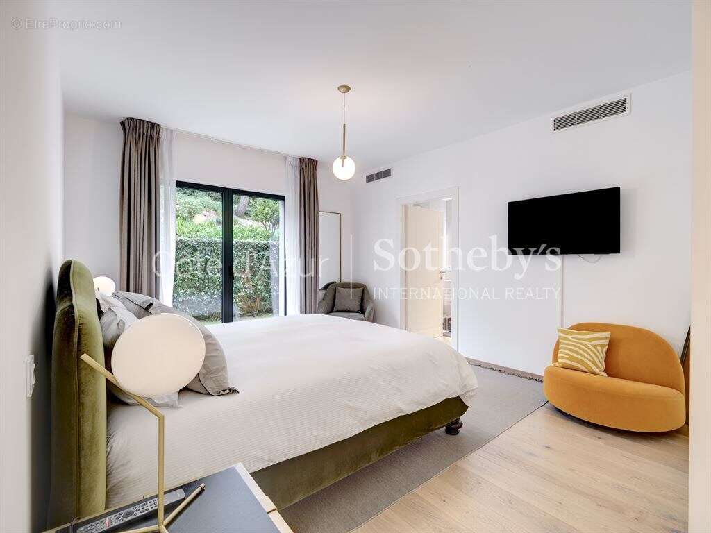 Appartement à VALLAURIS