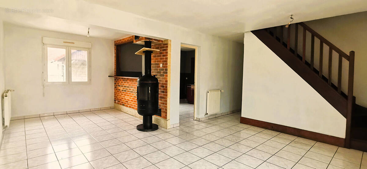 Maison à SAINT-JEAN-DE-BRAYE