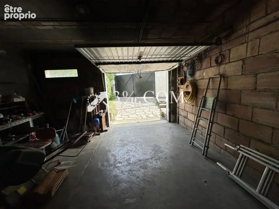 Maison à rénover entièrement sur trois niveaux avec garage - photo 17