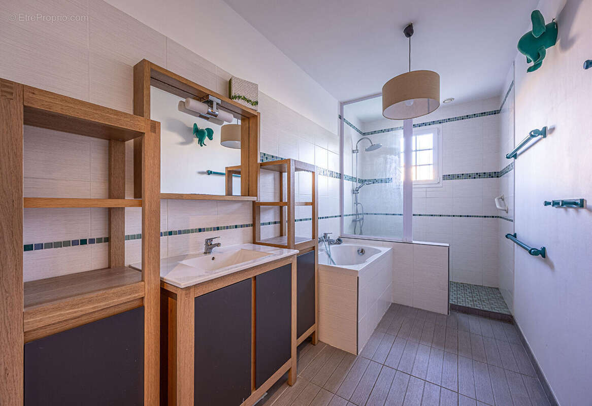 Maison à MORNAC-SUR-SEUDRE