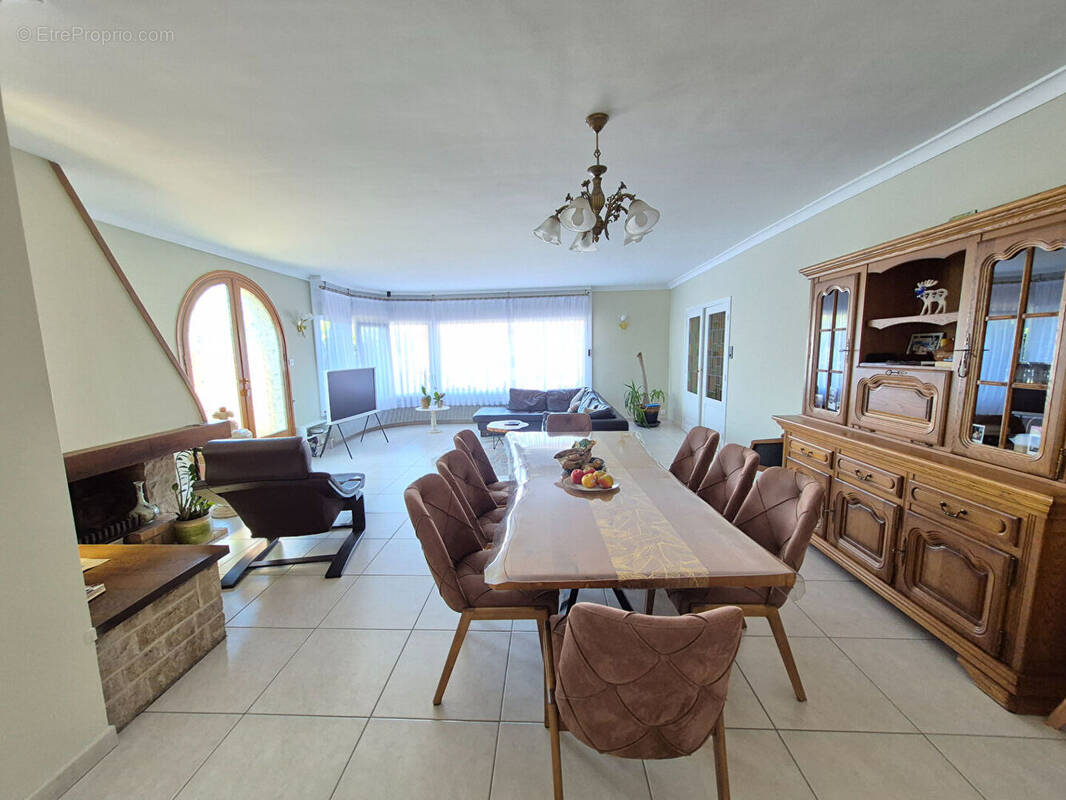 Maison à HALLENNES-LEZ-HAUBOURDIN