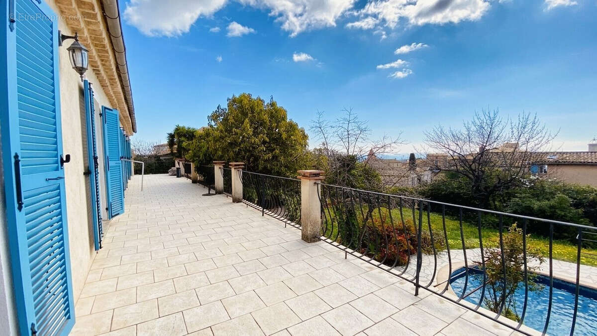 terrasse - Maison à TOURRETTES-SUR-LOUP