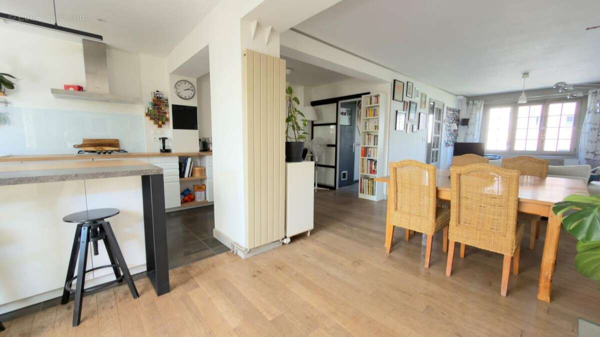 Maison de charme 4 chambres jardin garage 2 voitures - photo 9